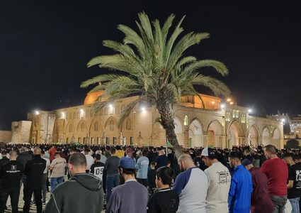 70 ألفا يؤدون صلاتي العشاء والتراويح في المسجد الأقصى المبارك بالقدس المحتلة