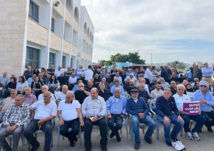 المئات من أهالي الـ48 يشاركون في مسيرة ذكرى يوم الأرض الـ49