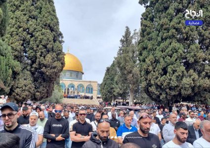 75 الفا يؤدون الجمعة الأخيرة من رمضان في المسجد الأقصى