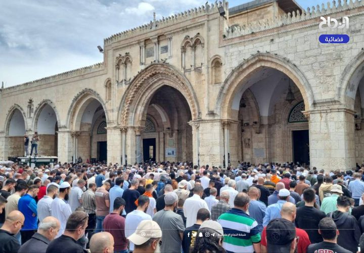 75 الفا يؤدون الجمعة الأخيرة من رمضان في المسجد الأقصى