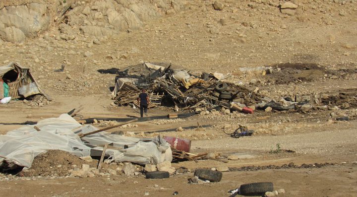 الاحتلال يعتدي على منازل المواطنين في خربة جنبا بمسافر يطا