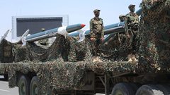 القوات المسلحة اليمنية تقصف تل أبيب بصاروخين باليستيين