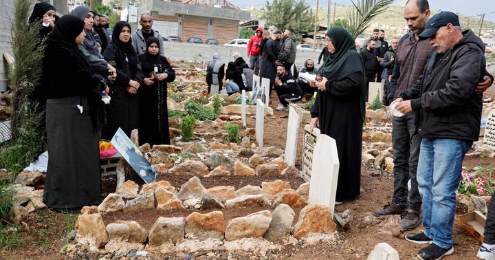 الاحتلال يعتدي على أهالي مخيم جنين خلال زيارتهم مقبرة الشهداء بعد صلاة العيد