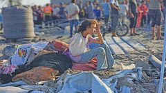 13 يوما لعودة الحرب: أكفان بدل ملابس العيد للعشرات جنوب وشمال القطاع