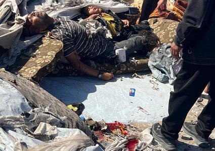 الاحتلال يواصل ارتكاب مجازره .. 4 شهداء ومصابين جراء قصف مُسيّرة للاحتلال استهدف منطقة المحررات غرب مدينة خانيونس جنوب قطاع غزة قبل قليل.