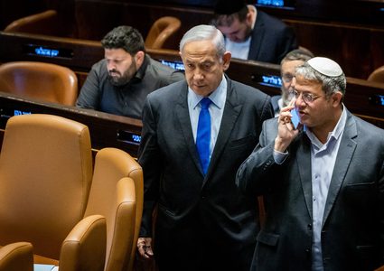 توقيف اثنين من مستشاري نتنياهو والاستماع لشهادته