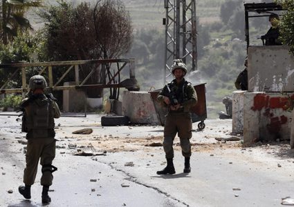 الاحتلال يشدد إجراءاته العسكرية على حاجز الحمرا العسكري بالأغوار