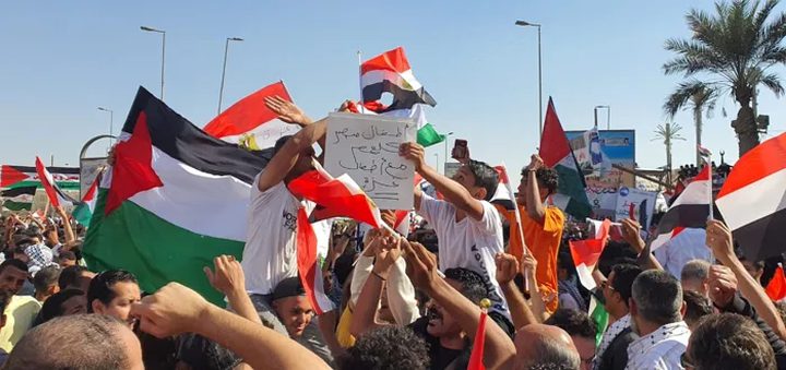 تظاهرات حاشدة بعد صلاة العيد بمصر لرفض تهجير الشعب الفلسطيني