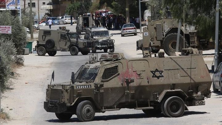 الاحتلال يقصف مغارة في قباطية جنوب جنين ويواصل مداهمة منازل المواطنين