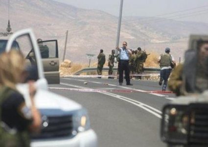 الاحتلال يعتقل شابا بعد إطلاق النار عليه في بلدة حلحول