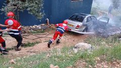 إصابات بالرصاص وإحراق مزرعتين و3 مركبات في هجوم للمستعمرين على قرية دوما