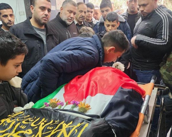 أبناء شعبنا في نابلس يشيعون جثمان الشهيد حمزة خماش إلى مثواه الأخير
