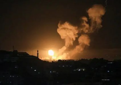ضربات جوية إسرائيلية تستهدف دمشق ووسط سوريا