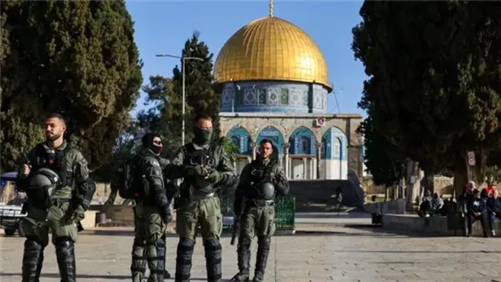 مصر تحذر من أي محاولات للمساس بالمقدسات الدينية في القدس