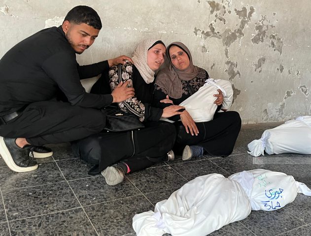 ١٥ شهيدا في قصف الاحتلال لعيادة تابعة للأونروا