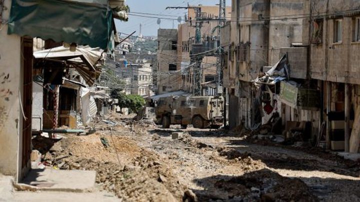 الاحتلال يعتقل شابا ويستولي على مركبته بعد مداهمة عدة أحياء في جنين