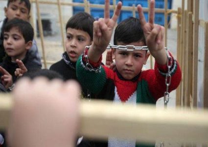 في يوم الطفل الفلسطيني: 350 طفلا معتقلون لدى الاحتلال