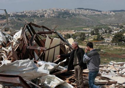 الاحتلال يشرع بهدم منشآت في الرأس الأحمر بالاغوار الشمالية