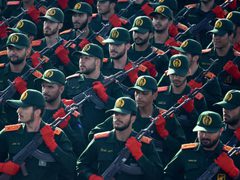 خامنئي يأمر بالتأهب عسكريًا..