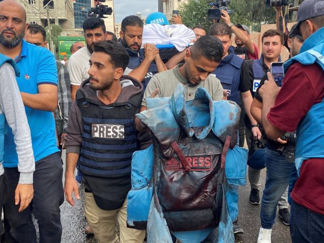 نقابة الصحفيين: الاحتلال يرتكب مذبحة فظيعة بحق الصحفيين في خان يونس