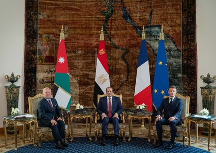 قمة مصرية أردنية فرنسية لبحث الأوضاع في غزة