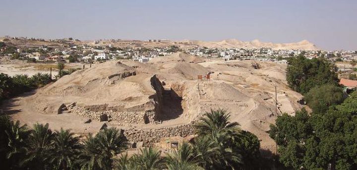 مستوطن يحاول دعس معلمة شمال غرب أريحا