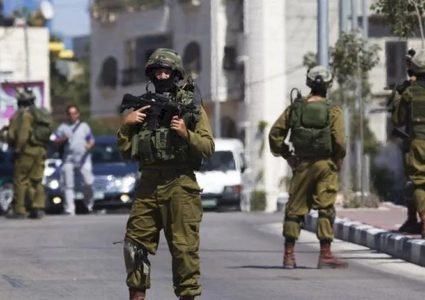 الاحتلال يقتحم خلة العامود شرق نابلس ويجبر عائلة على إخلاء منزلها