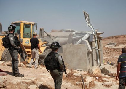 الاحتلال يهدم منزلين في بلدة السموع جنوب الخليل