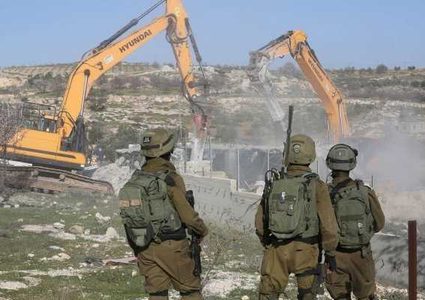 الاحتلال يُسلّم إخطارين بهدم منشأتين في دير ابزيع غرب رام الله