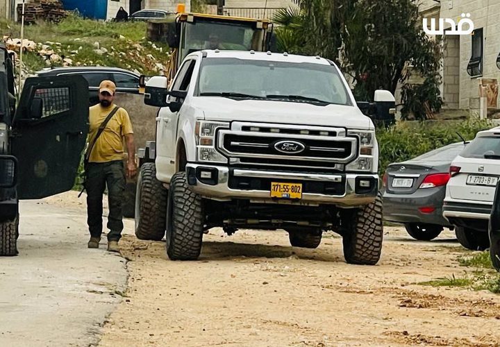 جيش الاحتلال جلب المستوطنين معه خلال عملية هدم المنازل في منطقة التعاون داخل مدينة نابلس.
