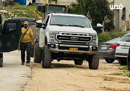 جيش الاحتلال جلب المستوطنين معه خلال عملية هدم المنازل في منطقة التعاون داخل مدينة نابلس.