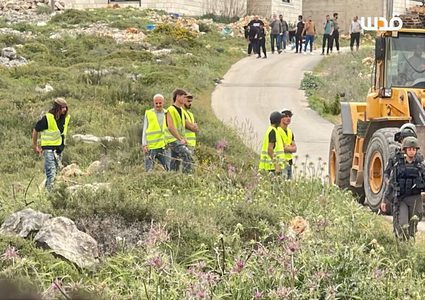 جيش الاحتلال جلب المستوطنين معه خلال عملية هدم المنازل في منطقة التعاون داخل مدينة نابلس.