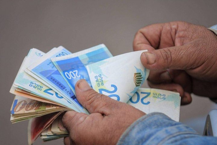 المالية: رواتب الموظفين تُصرف اليوم بنسبة 70%