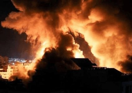 محدث: 6 شهداء وجرحى في غارات أمريكية على مدينة مقبل السكنية في الحديدة باليمن