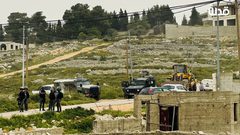 قوات الاحتلال تنتشر خلال عمليات هدم تنفذها في منطقة نابلس الجديدة.