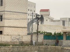قوات الاحتلال تنتشر خلال عمليات هدم تنفذها في منطقة نابلس الجديدة.