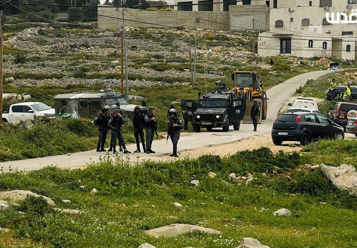 قوات الاحتلال تنتشر خلال عمليات هدم تنفذها في منطقة نابلس الجديدة.