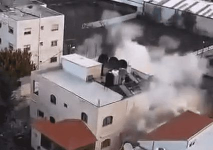 الاحتلال يفجر منزل الشهيد مجاهد منصور في دير ابزيع غرب رام الله