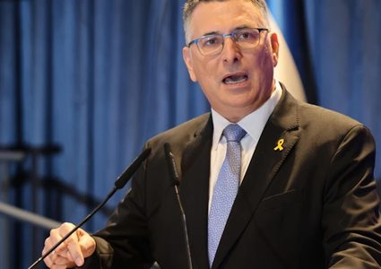 ساعر يندد بتصريحات ماكرون: الاعتراف بدولة فلسطين مكافأة لحماس