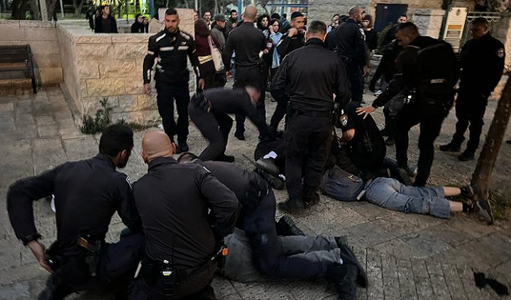 حيفا: 4 معتقلين على الأقل إثر قمع شرطة الاحتلال وقفة منددة بالحرب على غزة