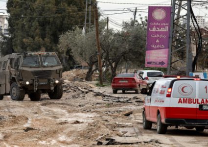 جنين: الاحتلال يداهم السيلة الحارثية ويحطموا بوابة المدرسة الثانوية