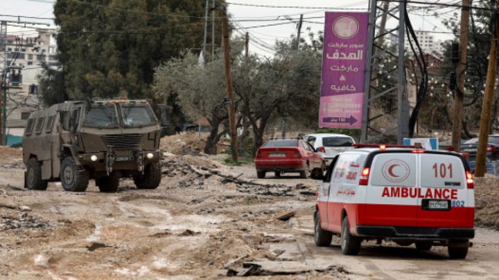 جنين: الاحتلال يداهم السيلة الحارثية ويحطموا بوابة المدرسة الثانوية