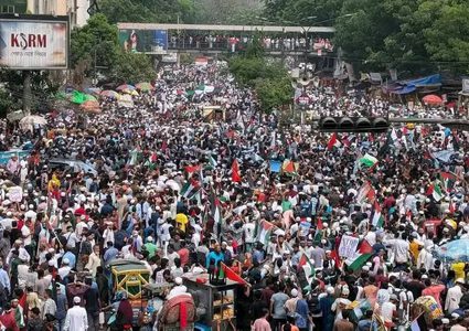 "طوفان بشري" في بنغلادش، إسناداً لغزة ونصرةً لفلسطين وتنديداً بعدوان الاحتلال.