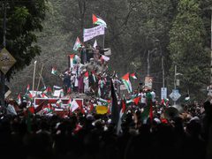 "طوفان بشري" في بنغلادش، إسناداً لغزة ونصرةً لفلسطين وتنديداً بعدوان الاحتلال.