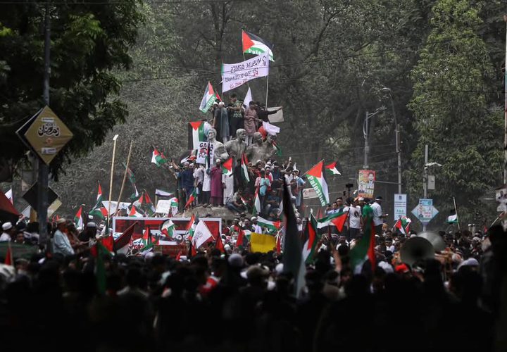 "طوفان بشري" في بنغلادش، إسناداً لغزة ونصرةً لفلسطين وتنديداً بعدوان الاحتلال.