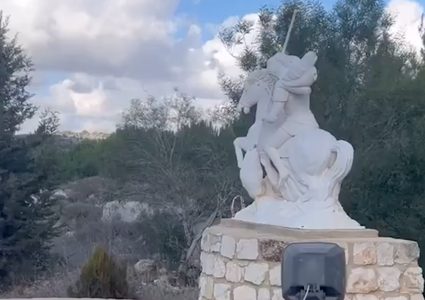 لبنان: جيش الاحتلال يهدم تمثالا لقديس مسيحيّ في "أحد الشعانين"