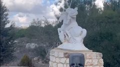 لبنان: جيش الاحتلال يهدم تمثالا لقديس مسيحيّ في "أحد الشعانين"
