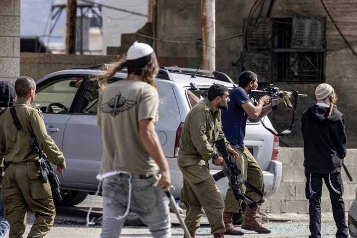 مستوطنون يهاجمون مساكن المواطنين غرب أريحا