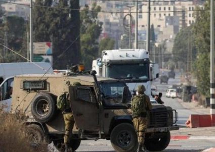 قوات الاحتلال تحتجز مركبتين في عقربا جنوب نابلس