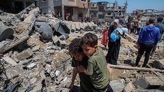 استهداف المنازل وخيام النازحين.. قصف إسرائيلي مكثف على قطاع غزة